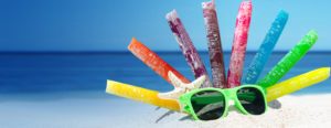 Como vender geladinho na praia: imagem de geladinho com óculos de sol na areia da praia